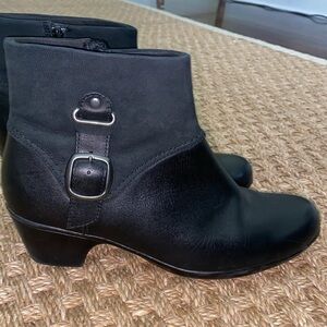 Clark Women's Ingalls Nile Block Heel Black Leather/Sueded Ankle Boots sz 11M
